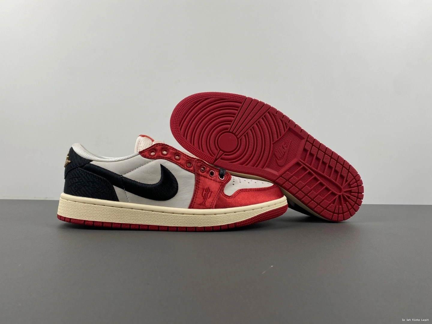 OG 1 Air Jordan Low Trophy Room FN0432-100 0413